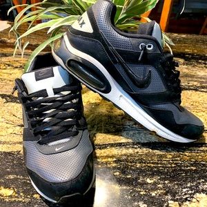 Men’s AirMax Navigate size 12 - good pre owned